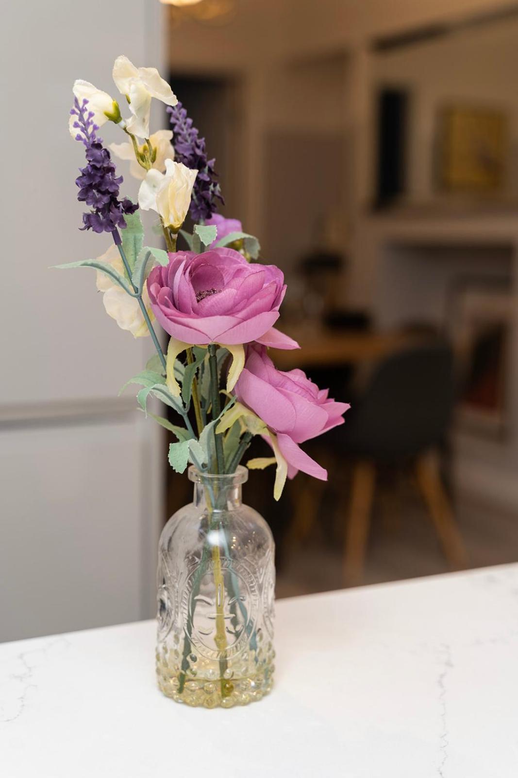Large 4 Bedroom House With Parking Available Londen Buitenkant foto