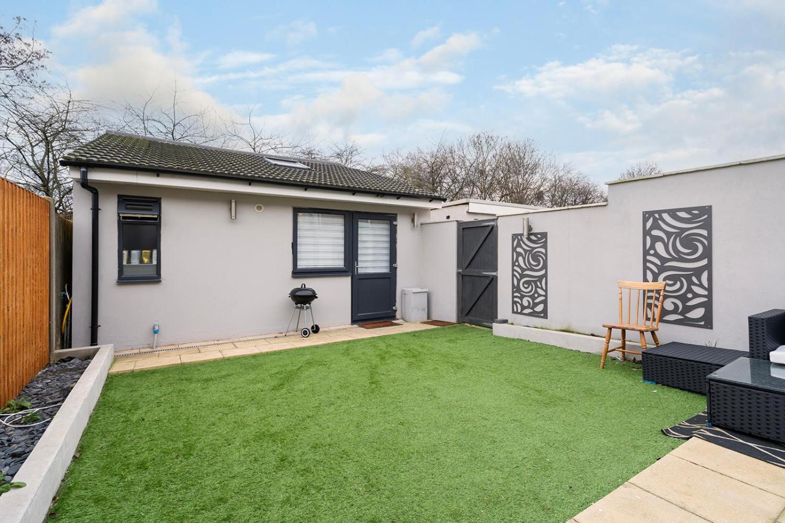 Large 4 Bedroom House With Parking Available Londen Buitenkant foto